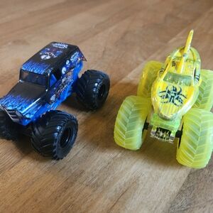 Monster Jam Truck Toy Set - Monster Truck Toy Set - SON-UVA DIGGER & NEON SHARK